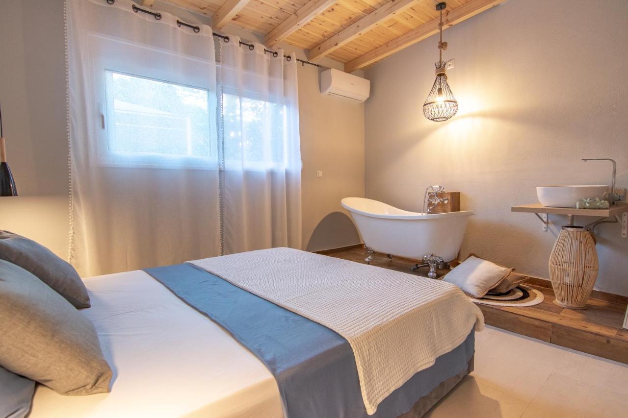 Georgianna'S Suite With Private Pool , 'Blank Suite' Charokopio Esterno foto